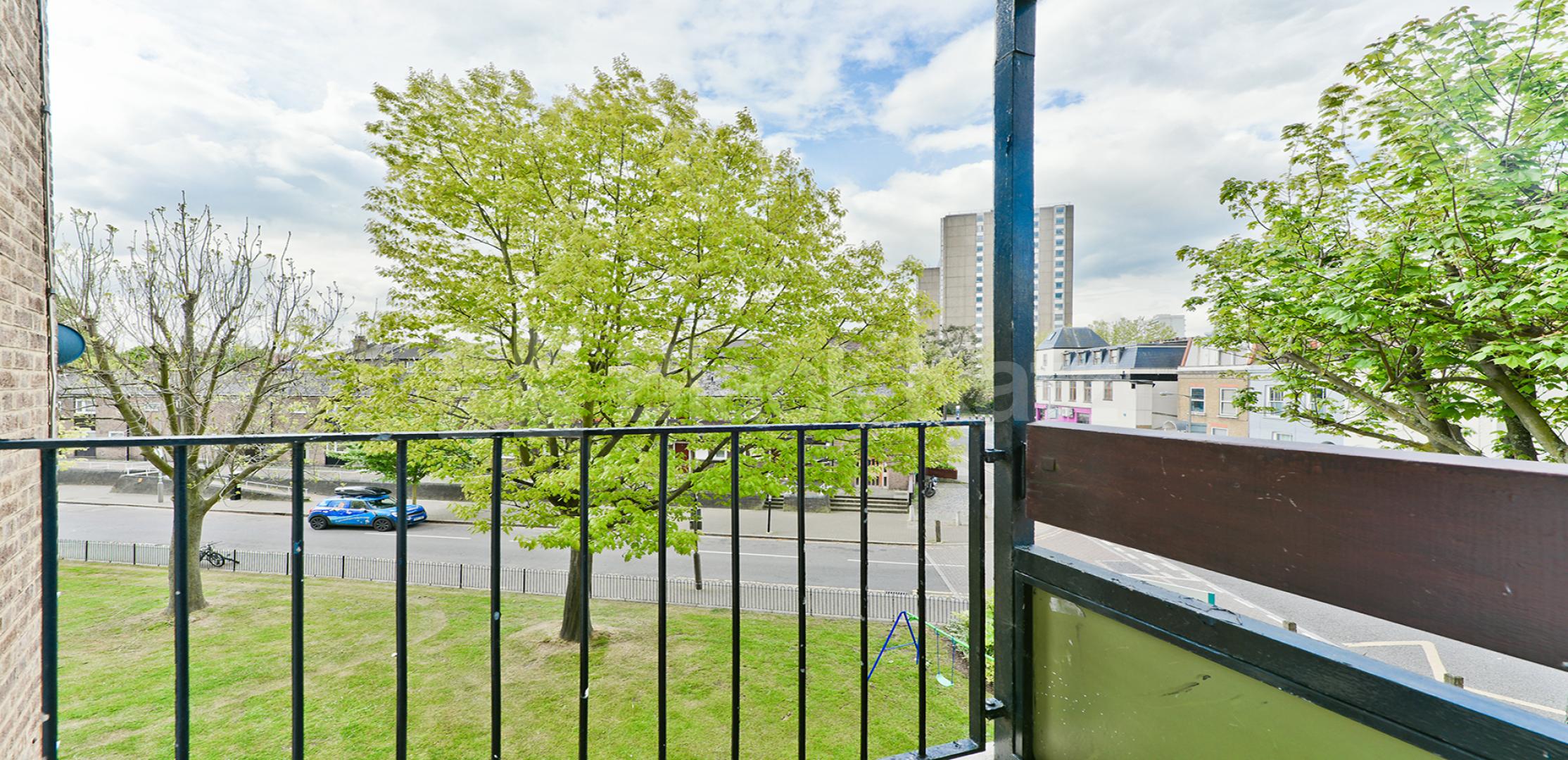 			UNDER OFFER , 1 Bedroom, 1 bath, 1 reception Apartment			 Temple House Este Road, Clapham Junction